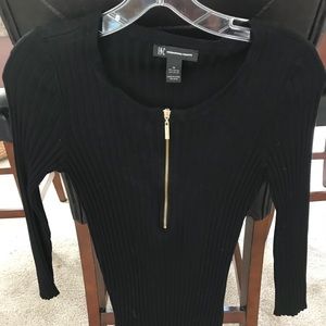 Black ribbed form fitting top with zipper front